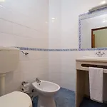 ゲストハウス Residencial Capri By Umbral 3*